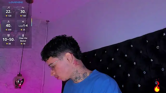 Snapshot of Ian_Castillo_ chatting on October 3, 2025, 11:18 am Ian Castillo online show from October 3, 2025, 11:18 am