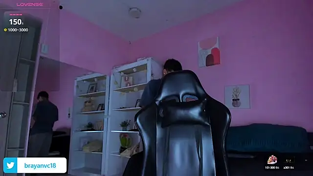 Snapshot of Ian_Castillo_ chatting on October 10, 2025, 11:20 am Ian Castillo online show from October 10, 2025, 11:20 am