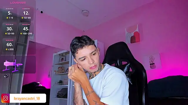 Snapshot of Ian_Castillo_ chatting on October 25, 2025, 11:29 am Ian Castillo online show from October 25, 2025, 11:29 am