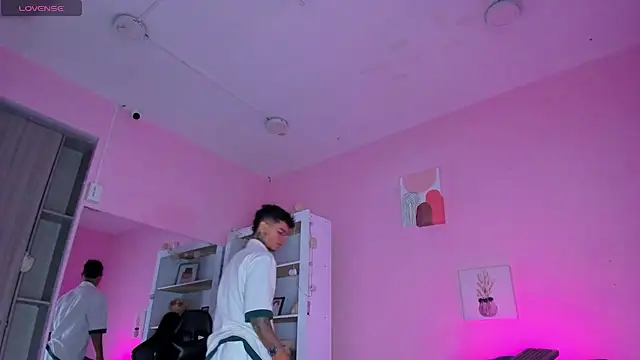 Snapshot of Ian_Castillo_ chatting on November 5, 2025, 11:10 am Ian Castillo online show from November 5, 2025, 11:10 am