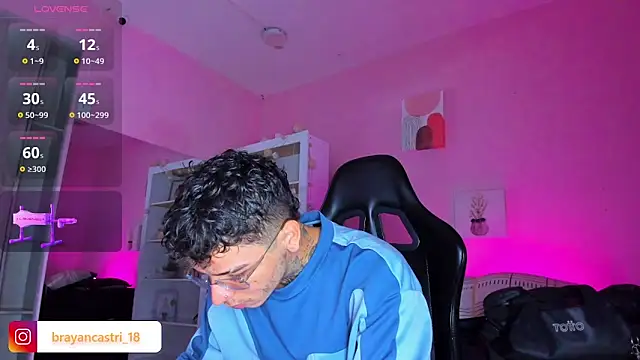 Snapshot of Ian_Castillo_ chatting on November 10, 2025, 11:20 am Ian Castillo online show from November 10, 2025, 11:20 am