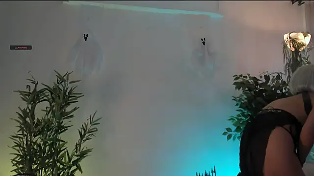 Snapshot of aisha_bx chatting on October 16, 2025, 1:01 pm aisha bx online show from October 16, 2025, 1:01 pm