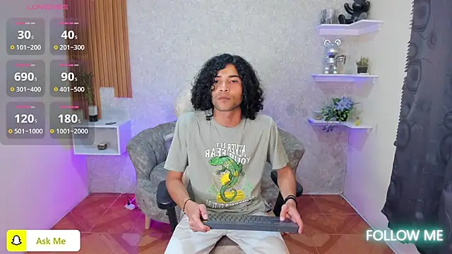 Snapshot of Aaron_Jassell1 chatting on February 7, 2025, 9:15 pm Aaron Jassell1 online show from February 7, 2025, 9:15 pm