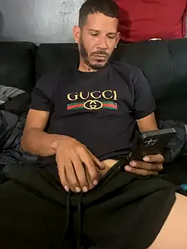 Snapshot of Chico_Bellaco chatting on October 17, 2025, 1:46 pm Chico Bellaco online show from October 17, 2025, 1:46 pm