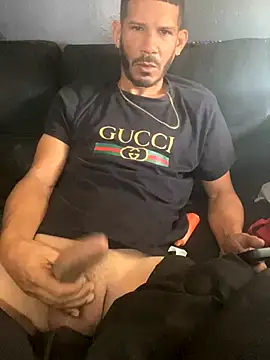 Snapshot of Chico_Bellaco chatting on October 18, 2025, 2:40 pm Chico Bellaco online show from October 18, 2025, 2:40 pm