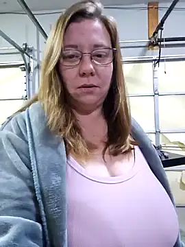 Snapshot of MsShelby40 chatting on December 4, 2024, 10:08 pm MsShelby40 online show from December 4, 2024, 10:08 pm