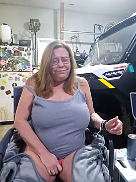 Snapshot of MsShelby40 chatting on December 5, 2024, 10:12 pm MsShelby40 online show from December 5, 2024, 10:12 pm