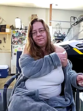 Snapshot of MsShelby40 chatting on December 6, 2024, 4:17 pm MsShelby40 online show from December 6, 2024, 4:17 pm