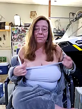 Snapshot of MsShelby40 chatting on December 12, 2024, 3:27 pm MsShelby40 online show from December 12, 2024, 3:27 pm