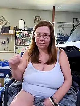 Snapshot of MsShelby40 chatting on December 17, 2024, 6:42 pm MsShelby40 online show from December 17, 2024, 6:42 pm