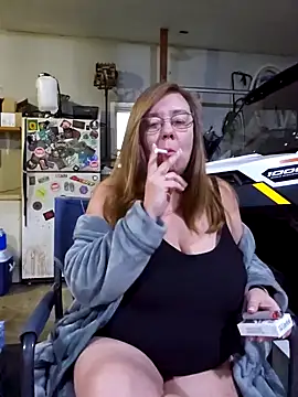 Snapshot of MsShelby40 chatting on December 17, 2024, 10:32 pm MsShelby40 online show from December 17, 2024, 10:32 pm