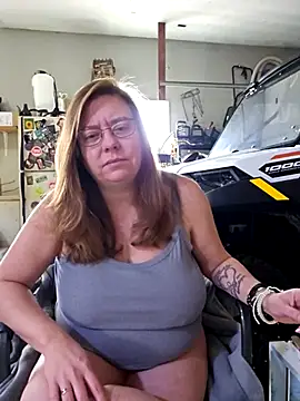 Snapshot of MsShelby40 chatting on December 28, 2024, 5:14 pm MsShelby40 online show from December 28, 2024, 5:14 pm