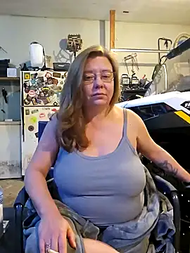 Snapshot of MsShelby40 chatting on December 28, 2024, 9:51 pm MsShelby40 online show from December 28, 2024, 9:51 pm