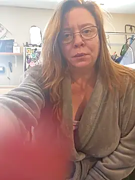 Snapshot of MsShelby40 chatting on February 21, 2025, 4:37 pm MsShelby40 online show from February 21, 2025, 4:37 pm