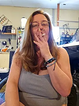 Snapshot of MsShelby40 chatting on March 13, 2025, 5:07 pm MsShelby40 online show from March 13, 2025, 5:07 pm