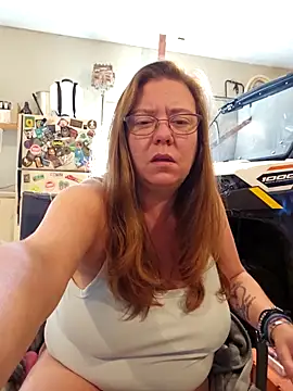 Snapshot of MsShelby40 chatting on October 10, 2025, 2:27 pm MsShelby40 online show from October 10, 2025, 2:27 pm