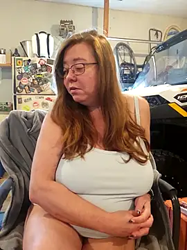 Snapshot of MsShelby40 chatting on October 30, 2025, 4:41 pm MsShelby40 online show from October 30, 2025, 4:41 pm