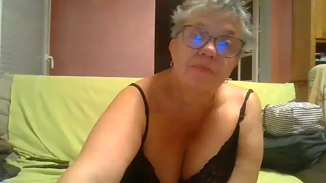 Snapshot of Vandeae44 chatting on September 19, 2025, 8:09 pm Vandeae44 online show from September 19, 2025, 8:09 pm