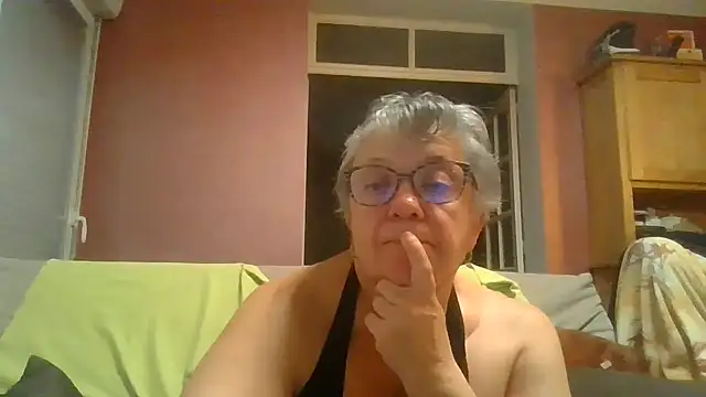 Snapshot of Vandeae44 chatting on October 29, 2025, 8:54 pm Vandeae44 online show from October 29, 2025, 8:54 pm