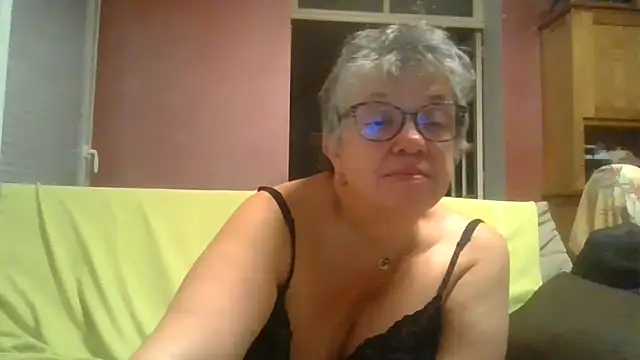 Snapshot of Vandeae44 chatting on November 7, 2025, 8:53 pm Vandeae44 online show from November 7, 2025, 8:53 pm