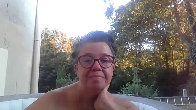 Vandeae44 online show from July 8, 2026, 7:29 pm
