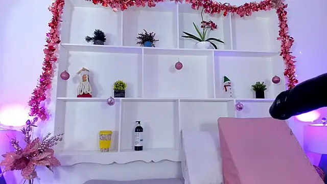 Jenifer Diaz online show from January 6, 2025, 4:44 pm