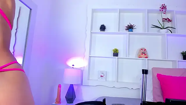 Jenifer Diaz online show from March 18, 2025, 1:20 pm