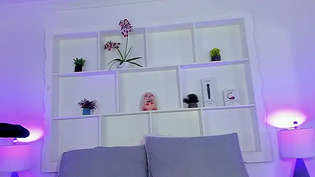 Jenifer Diaz online show from February 16, 2026, 1:07 pm