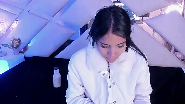 sophie pariss online show from December 5, 2025, 3:37 am