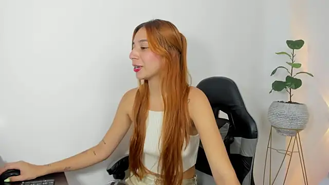 Snapshot of maroly_21 chatting on October 10, 2025, 7:13 pm maroly 21 online show from October 10, 2025, 7:13 pm