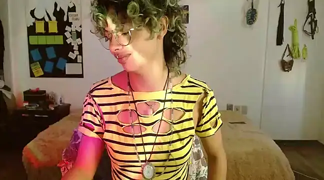 fenixmfx19 online show from January 14, 2025, 5:12 pm