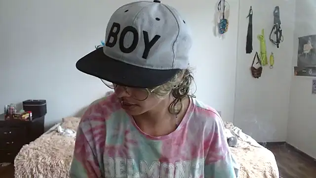 fenixmfx19 online show from February 21, 2025, 6:04 pm