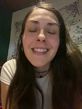 isadelasestrellas online show from May 13, 2026, 8:49 pm