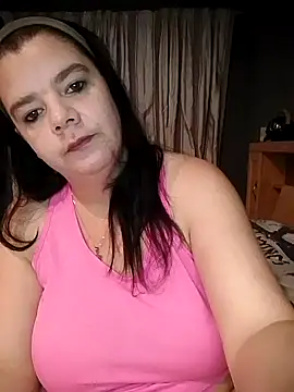 Snapshot of Hornyparratjie chatting on August 2, 2026, 2:21 am Hornyparratjie online show from August 2, 2026, 2:21 am