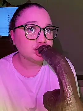 Snapshot of DaisyBooom chatting on February 23, 2025, 10:20 pm DaisyBooom online show from February 23, 2025, 10:20 pm