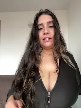 valentina jonnes1 online show from June 7, 2026, 10:13 pm