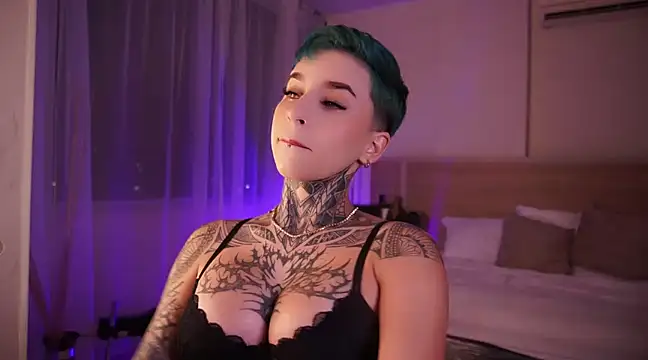 Snapshot of AliceShazaham_ chatting on December 3, 2024, 5:42 am AliceShazaham online show from December 3, 2024, 5:42 am