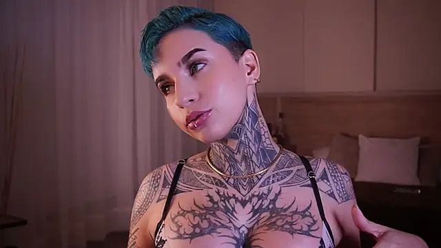 Snapshot of AliceShazaham_ chatting on January 20, 2025, 2:32 am AliceShazaham online show from January 20, 2025, 2:32 am