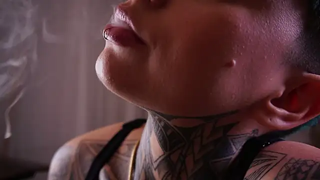 Snapshot of AliceShazaham_ chatting on January 26, 2025, 9:40 am AliceShazaham online show from January 26, 2025, 9:40 am