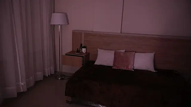 Snapshot of AliceShazaham_ chatting on February 16, 2025, 9:04 am AliceShazaham online show from February 16, 2025, 9:04 am