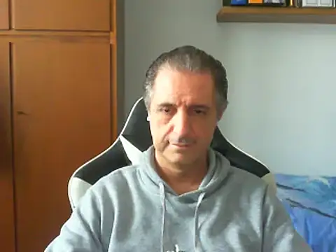 Snapshot of lliuk70mi chatting on February 12, 2025, 12:44 pm lliuk70mi online show from February 12, 2025, 12:44 pm