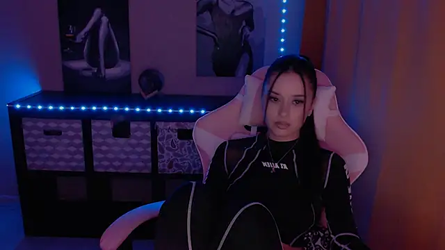 Snapshot of AlisaLink chatting on February 8, 2025, 6:12 pm AlisaLink online show from February 8, 2025, 6:12 pm