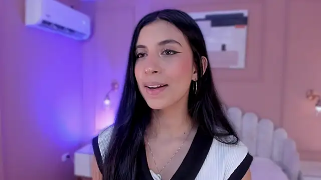 Snapshot of zia_cooper chatting on February 5, 2026, 6:45 pm zia cooper online show from February 5, 2026, 6:45 pm