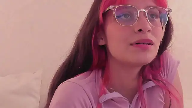 Snapshot of RedMeloddy chatting on January 28, 2025, 10:12 pm RedMeloddy online show from January 28, 2025, 10:12 pm