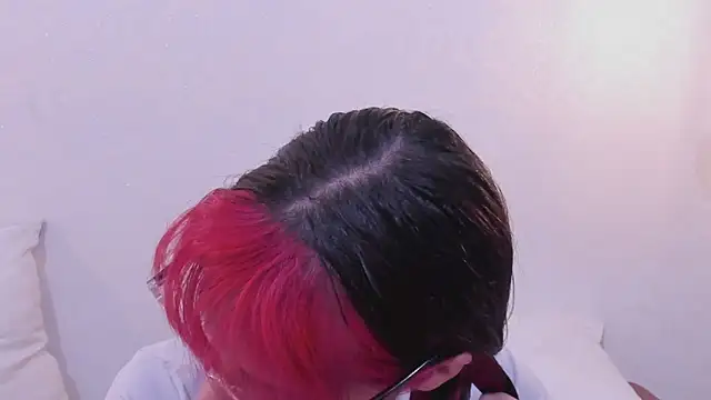 Snapshot of RedMeloddy chatting on February 6, 2025, 10:32 pm RedMeloddy online show from February 6, 2025, 10:32 pm