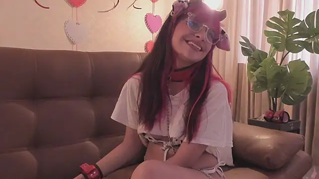 Snapshot of RedMeloddy chatting on February 16, 2025, 10:32 pm RedMeloddy online show from February 16, 2025, 10:32 pm