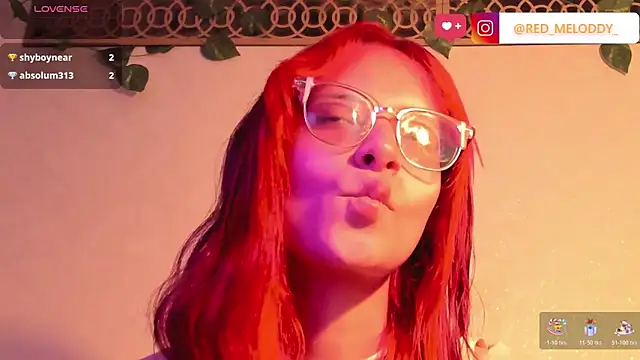 Snapshot of RedMeloddy chatting on November 3, 2025, 8:10 pm RedMeloddy online show from November 3, 2025, 8:10 pm