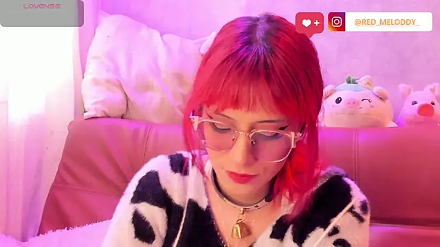 Snapshot of RedMeloddy chatting on February 9, 2026, 8:24 pm RedMeloddy online show from February 9, 2026, 8:24 pm