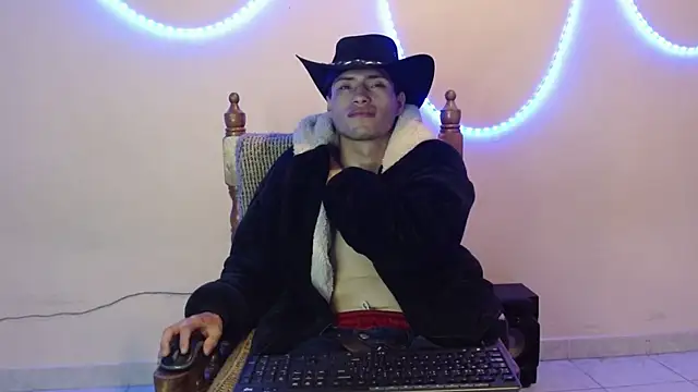 nolanjay  online show from March 11, 2025, 11:48 pm