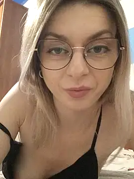 Butterfly Lily online show from January 3, 2025, 1:14 pm